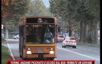 Torino, anziano picchiato e ucciso su bus: fermato 18enne