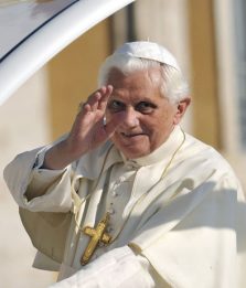Benedetto XVI, da papa a candidato ai Classical Brit Awards
