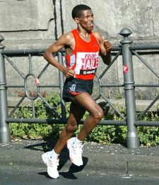 Gebrselassie abbatte il record del mondo della maratona