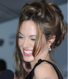 "Angelina Jolie mischiava cocaina ed eroina"