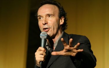 Benigni show: P3? Quattro pensionati che giocano a tresette