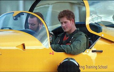 prince_harry_pilot_training