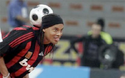 Ancelotti non si sbilancia: "Non so se Ronaldinho giocherà"