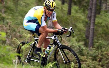 Lance Armstrong of the United States pedals during the 12th stage of the Giro d'Italia, Tour of Italy cycling race, an individual time trial from Sestri Levante to Riomaggiore, Thursday, May 21, 2009. (AP Photo/Alessandro Trovati)