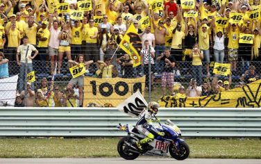 epa01776062 MotoGP world champion Valentino Rossi celebrates his 100th grand prix victory. He won from pole position at the Dutch TT race at Assen, Netherlands, 27 June 2009, and took the lead in the overall standings.  EPA/VINCENT JANNINK