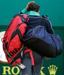 A Montecarlo la pioggia salva Fognini, ma non Federer