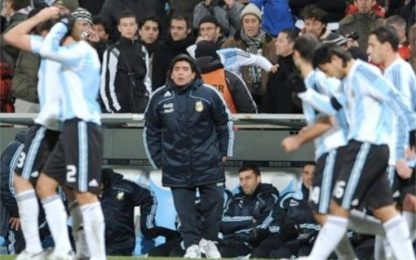Maradona si propone: vuole allenare l'Aston Villa