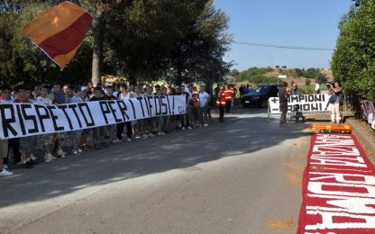 Roma, tifosi in rivolta: "Disertate la trasferta di Siena"