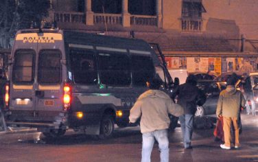corpo_genoa_tifoso_pullman_fiorentina_macchina_polizia