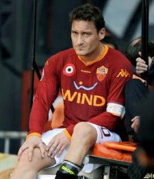 Emergenza Roma: Totti non convocato, si ferma anche Mexes
