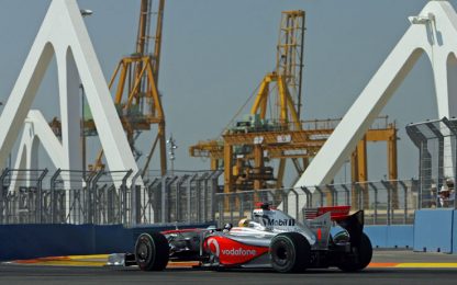 Valencia, prima fila tutta McLaren: pole a Hamilton. Kimi 6°