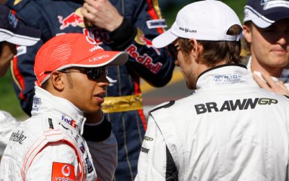 Hamilton snobba la Rossa: ''Ferrari? Io temo le Brawn''