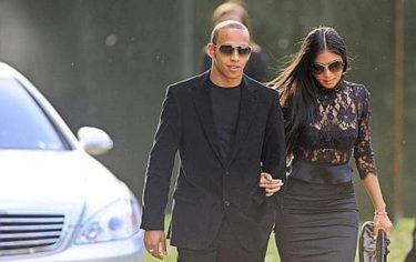 British F1 race car driver Lewis Hamilton and singer Nicole Scherzinger arrive for the birthday dinner party of former president of South Africa Nelson Mandela at Hyde Park in London June 25, 2008.    REUTERS/Dylan Martinez     (BRITAIN)
