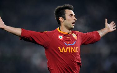 Vucinic rinnova: alla Roma fino al 2013