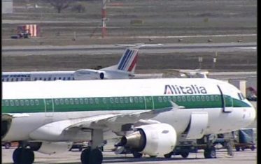 Alitalia, oggi il governo incontra i sindacati