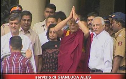 Il Dalai Lama dimesso dall'ospedale