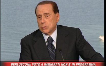 Berlusconi chiude sul voto agli immigrati