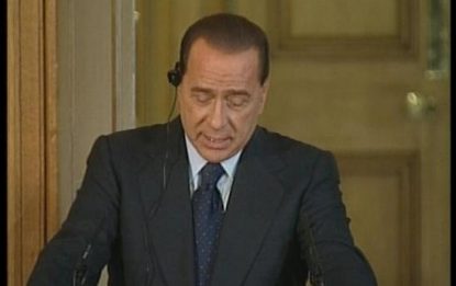 "Italia a rischio recessione", Berlusconi frena
