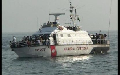 Lampedusa, 350 migranti soccorsi in mare aperto