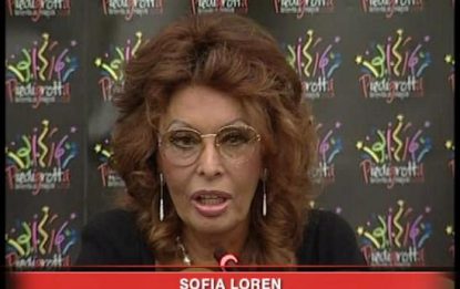 Sofia Loren difende Napoli e la Campania