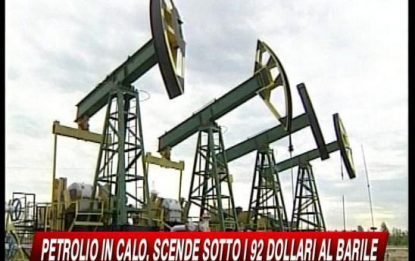 Il petrolio sotto i 92 dollari al barile
