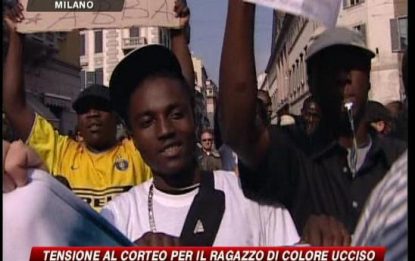 Milano, tensione al corteo per il ragazzo di colore ucciso