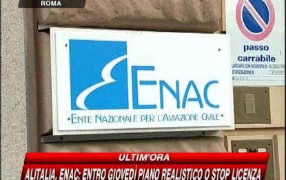 Alitalia, l'Enac: Piano entro giovedì o revoca licenza