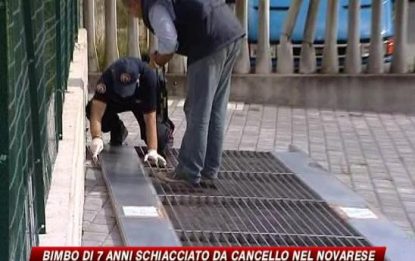 Novara, bambino di 7 anni schiacciato da cancello d'acciaio