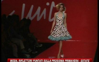 Moda, a Milano sfila la prossima collezione primavera-estate