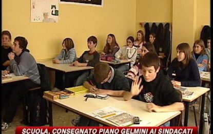 Il ministro Gelmini presenta il piano scuola ai sindacati