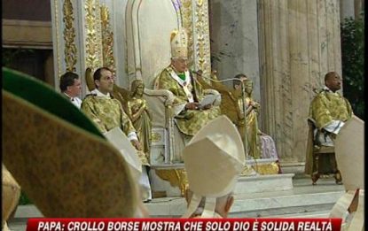Papa: "Crollo borse mostra che solo Dio è solida realtà"