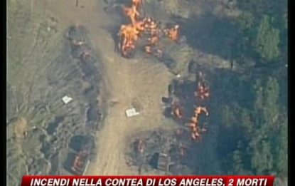 Los Angeles brucia, 2 morti nei roghi che devastano Contea
