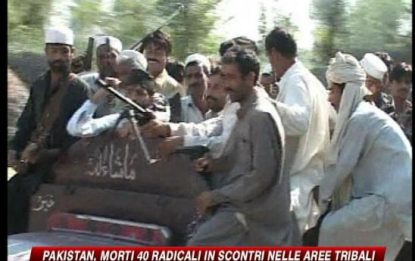 Pakistan, si spara nelle aree tribali: almeno 40 morti