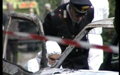 Torino, trovato cadavere carbonizzato in auto