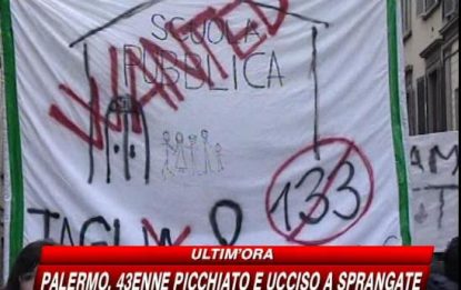 Scuola, scontri polizia-manifestanti a Milano
