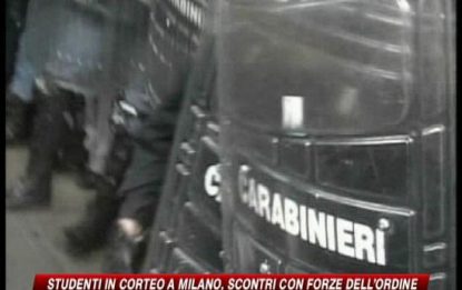 Scuola, scontri a Milano tra polizia e manifestanti