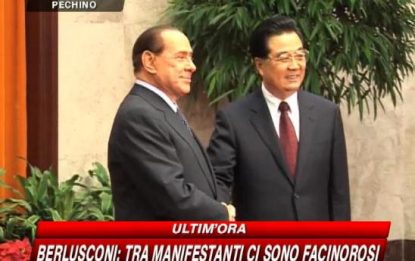 Scuola, Berlusconi: "In piazza gruppi di facinorosi"