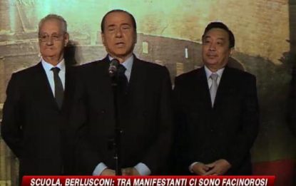 Scuola, Berlusconi: "Facinorosi tra i manifestanti"
