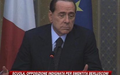 Polizia nelle scuole, retromarcia di Berlusconi