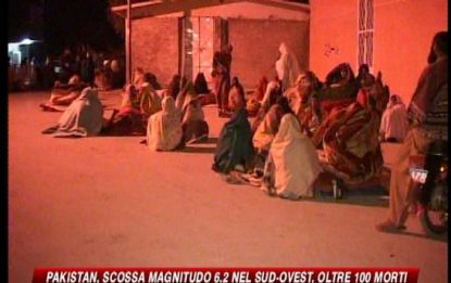 Pakistan, oltre 100 morti in terremoto