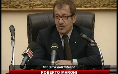 Maroni: chi occupa sarà denunciato, Veltroni: referendum