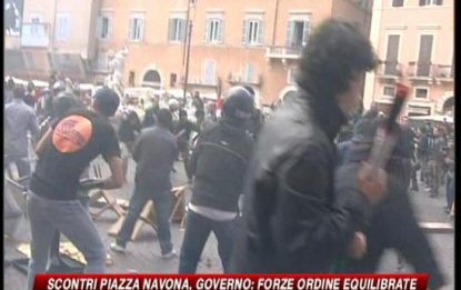 Scontri piazza Navona, il governo: polizia corretta