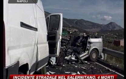 Salerno, incidente distrugge l'Under 15 dell'Eldo basket
