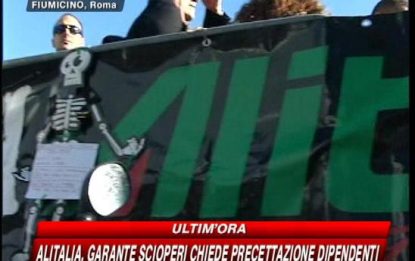 Alitalia, blocco improvviso e caos. Critici i sindacati