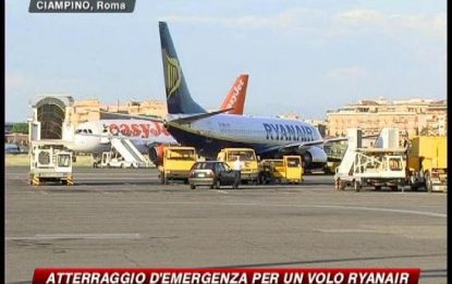 Atterraggio d'emergenza di un aereo Ryanair a Ciampino