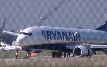 Uccelli nei motori su volo Ryanair: atterraggio d'emergenza