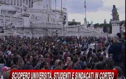 Scuola, la protesta arriva a Montecitorio