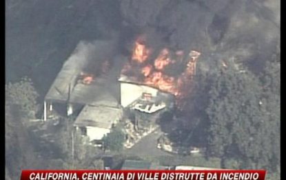 California in fiamme, bruciano le ville dei vip