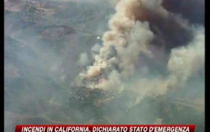 La California brucia ancora, il fuoco assedia Los Angeles