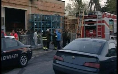 Bologna, esplosione in una fabbrica di gomme: 2 morti